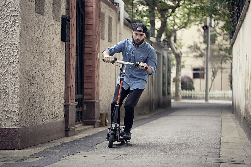 爱尔威电动滑板车