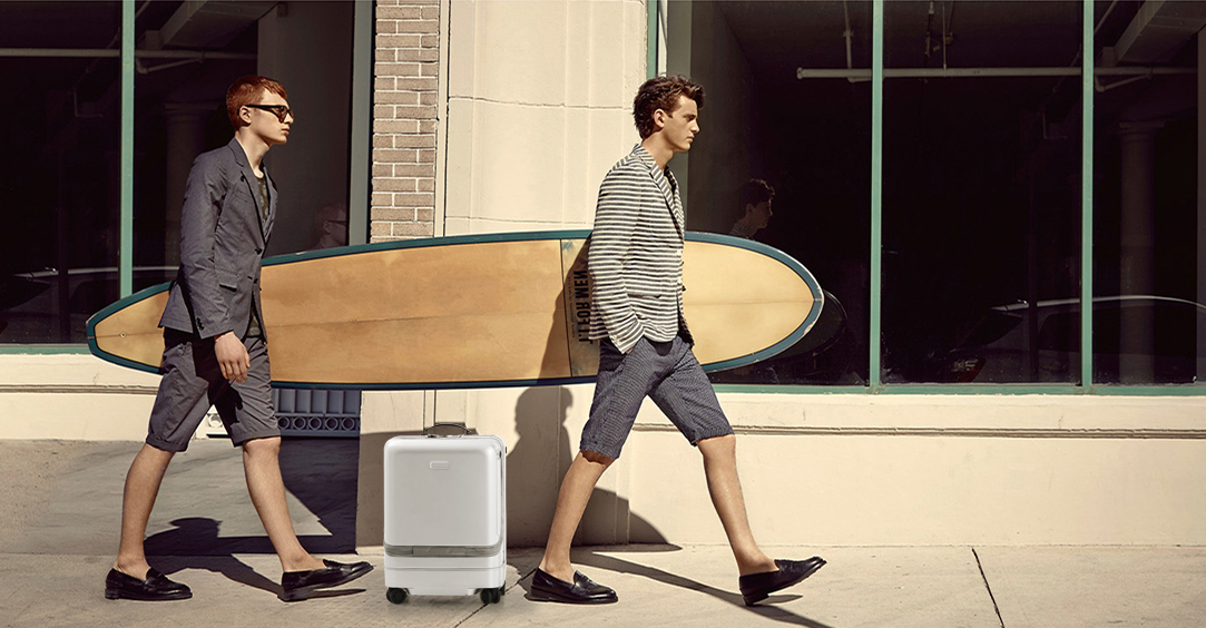 爱尔威跟随行李箱