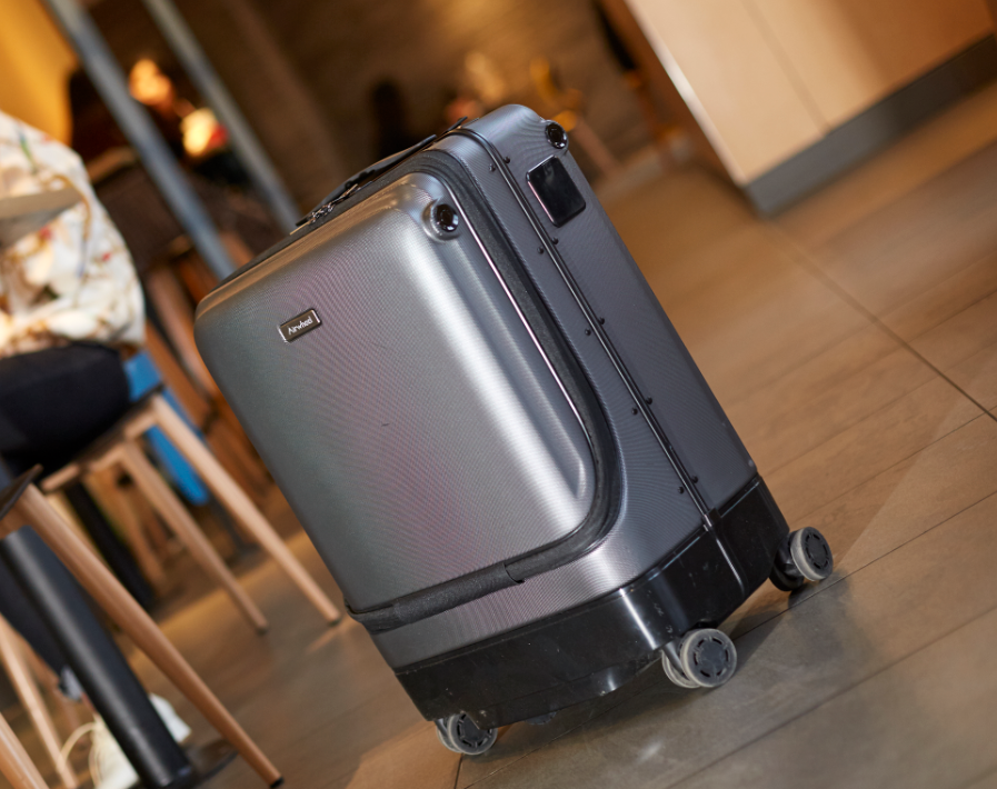 爱尔威跟随行李箱