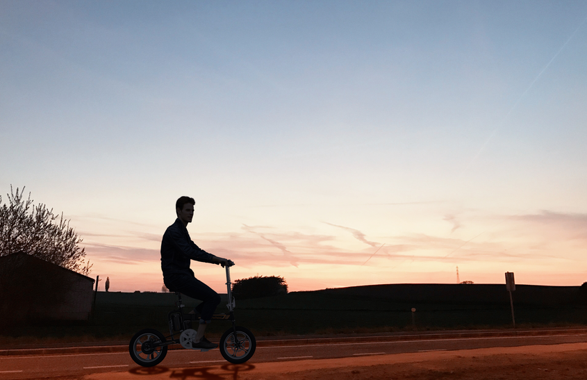 爱尔威智能自行车