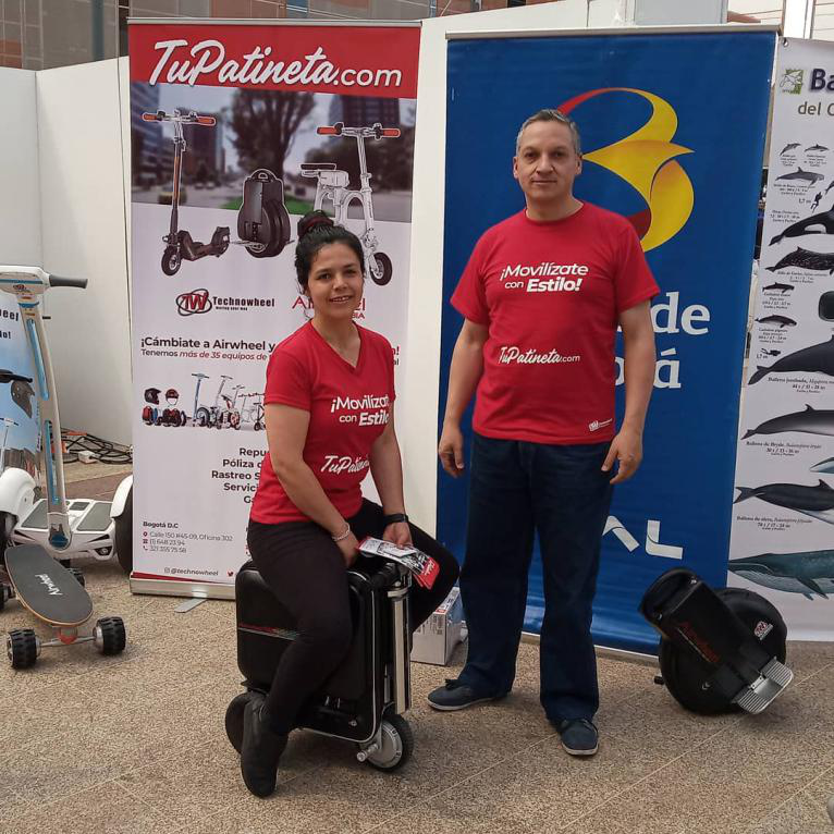 airwheel爱尔威骑行行李箱